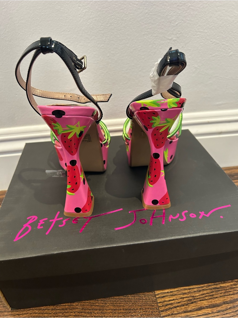 Betsey Johnson Pink Strawberry Platform Sandals with Metallic Green Knots - Picture 4 of 5